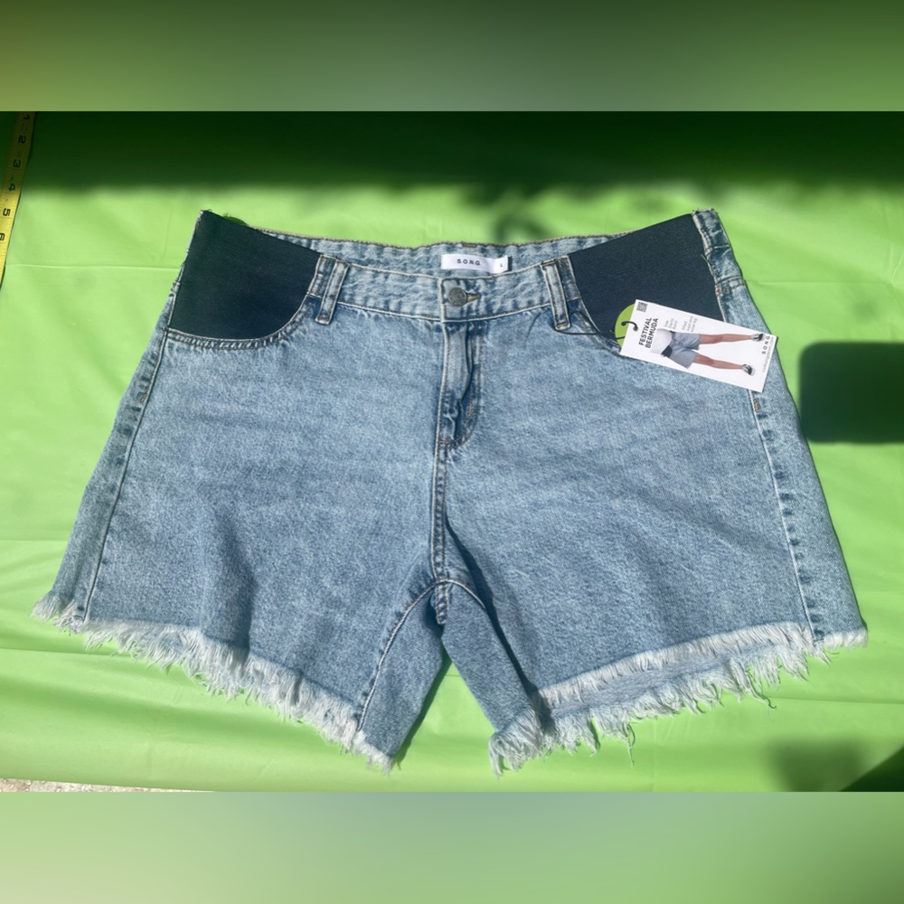 PULL ON MATERNITY FASHION Light Blue Jeans Shorts SIZE LARGE NEW WITH TAGS
